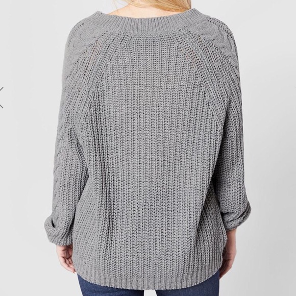 Daytrip Buckle Chunky Knit V-Neck Pullover Sweater - Picture 2 of 7